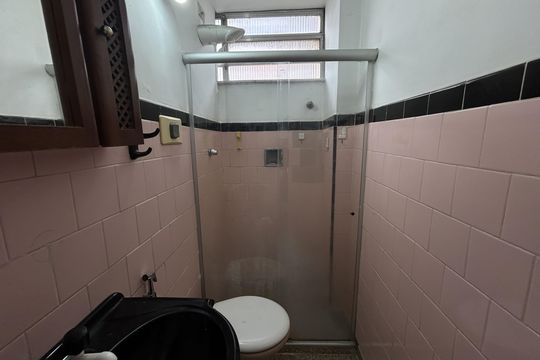 Banheiro de apartamento para alugar com 2 quartos, 50m² em Engenho da Rainha, Rio de Janeiro