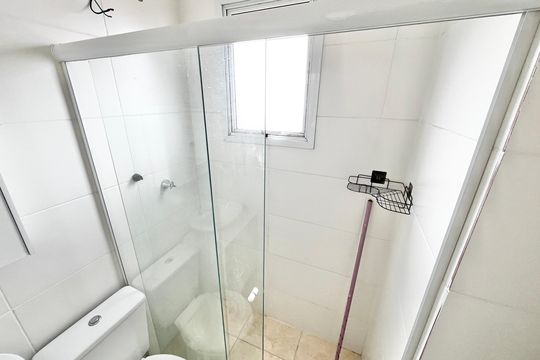 Banheiro de apartamento para alugar com 2 quartos, 50m² em Vila Pita, São Paulo