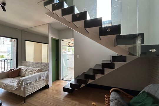 Escada de apartamento à venda com 2 quartos, 80m² em Vila Albertina, São Paulo