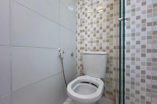 Suíte 1 - Banheiro de apartamento para alugar com 2 quartos, 120m² em Vargem Grande, Rio de Janeiro