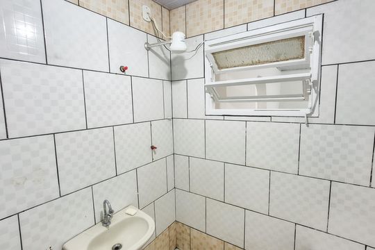Banheiro de casa para alugar com 2 quartos, 58m² em Irajá, Rio de Janeiro