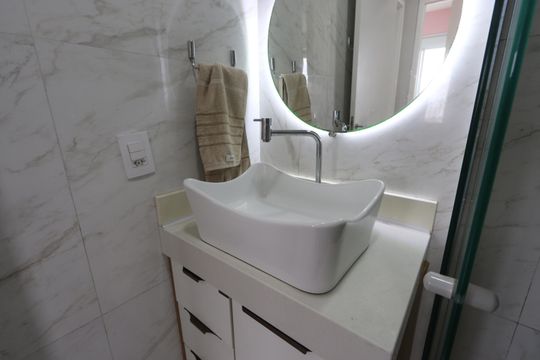 Banheiro de apartamento à venda com 2 quartos, 43m² em Sítio da Figueira, São Paulo
