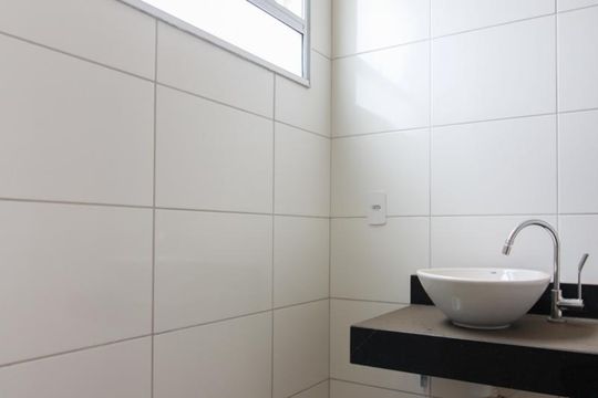 Banheiro de apartamento para alugar com 2 quartos, 45m² em Juliana, Belo Horizonte
