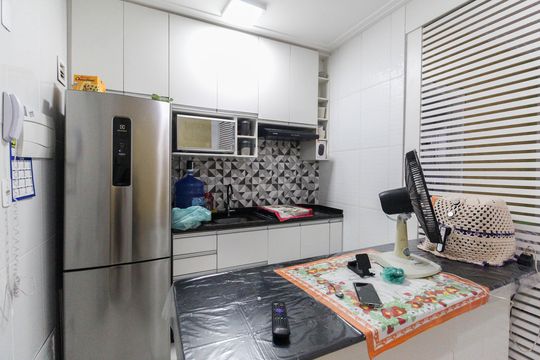 Sala - Cozinha de kitnet/studio para alugar com 1 quarto, 28m² em Vila Campanela, São Paulo