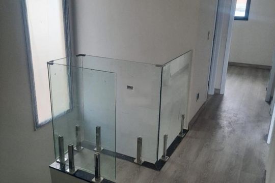 Corredor intimo do segundo pavimento de casa de condomínio à venda com 4 quartos, 123m² em Ouro Preto, Belo Horizonte
