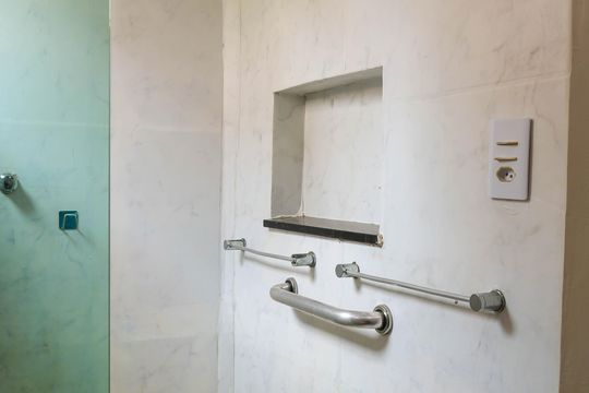 Banheiro de apartamento para alugar com 1 quarto, 70m² em Todos Os Santos, Rio de Janeiro