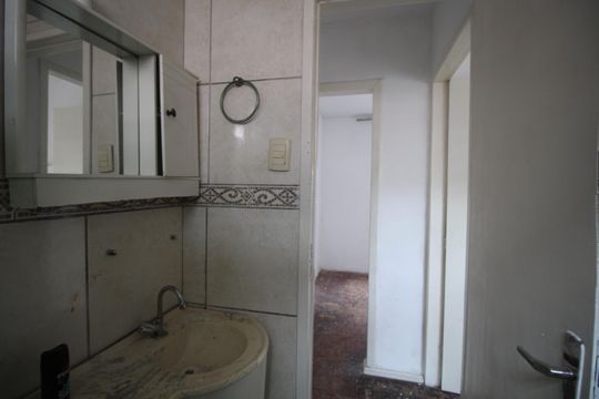 Banheiro de apartamento à venda com 2 quartos, 42m² em Rubem Berta, Porto Alegre