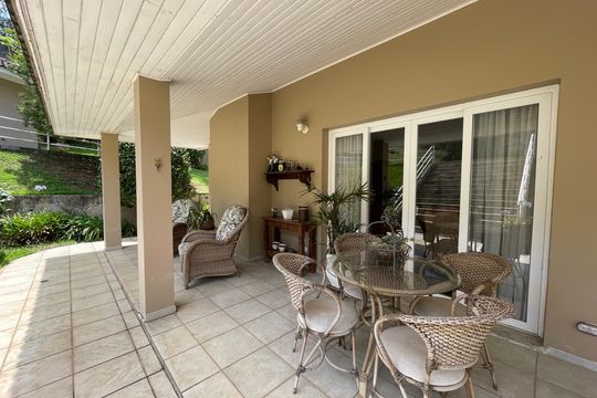 Quintal de casa de condomínio para alugar com 4 quartos, 505m² em Jardim Passargada I, Cotia