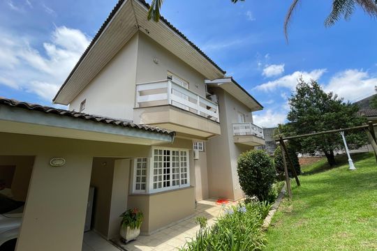 Fachada de casa de condomínio para alugar com 4 quartos, 505m² em Jardim Passargada I, Cotia