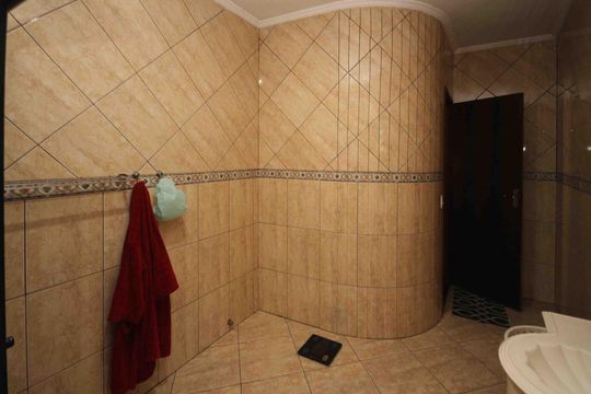 Banheiro de casa à venda com 1 quarto, 200m² em Jardim Dona Sinha, São Paulo