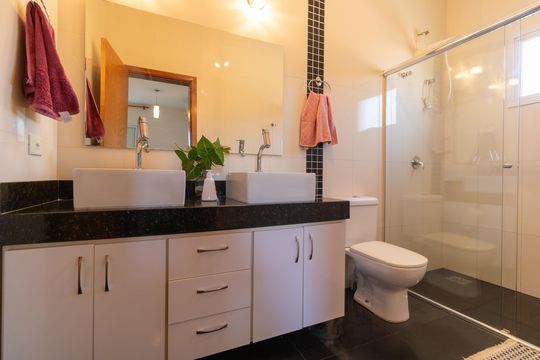 Banheiro da Suíte de casa à venda com 3 quartos, 254m² em Cidade Universitária Ii, Campinas