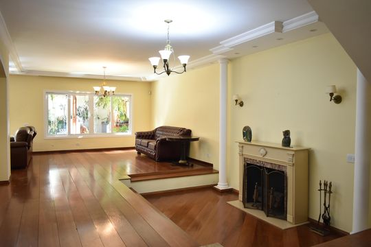 Sala de casa à venda com 4 quartos, 327m² em Planalto Paulista, São Paulo