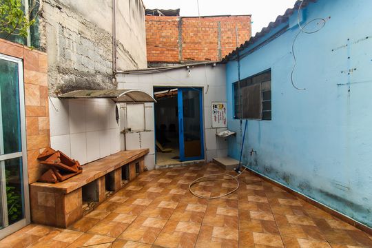 Quintal e área de Serviço de casa para alugar com 2 quartos, 140m² em Jardim Irene, São Paulo