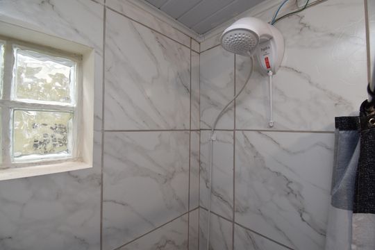 Banheiro da Kitnet de kitnet/studio para alugar com 1 quarto, 30m² em Cajuru, Curitiba