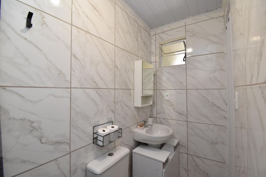 Banheiro da Kitnet de kitnet/studio para alugar com 1 quarto, 30m² em Cajuru, Curitiba