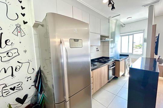 Cozinha  de apartamento à venda com 2 quartos, 42m² em Vila Galvão, Guarulhos
