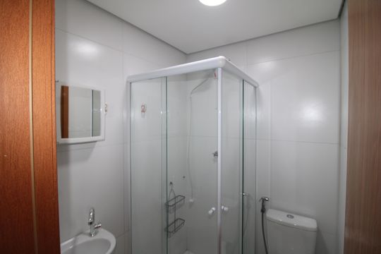 Banheiro de kitnet/studio para alugar com 1 quarto, 24m² em Santana, São Paulo