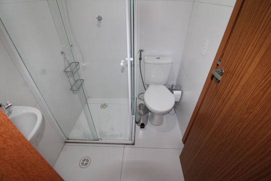 Banheiro de kitnet/studio para alugar com 1 quarto, 24m² em Santana, São Paulo