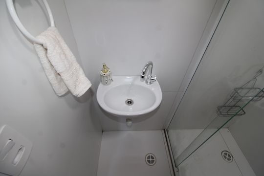 Banheiro de kitnet/studio para alugar com 1 quarto, 24m² em Santana, São Paulo