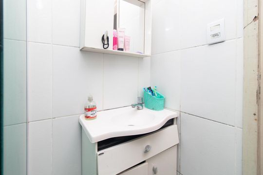 Banheiro de apartamento à venda com 2 quartos, 69m² em Menino Deus, Porto Alegre