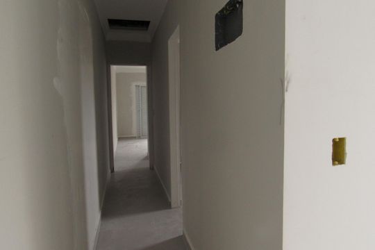 Corredores de casa à venda com 3 quartos, 130m² em Jardim das Flores, Osasco