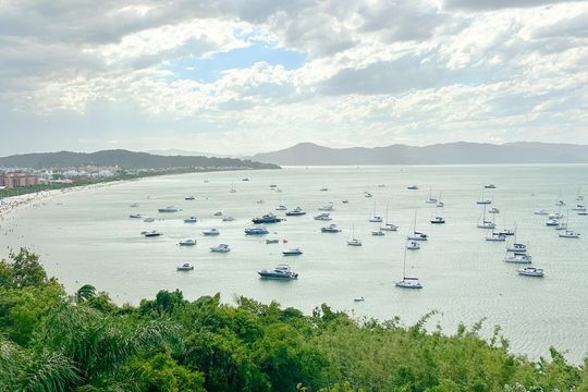 Vista  de apartamento para alugar com 4 quartos, 423m² em Canasvieiras, Florianópolis