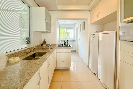 Cozinha de apartamento para alugar com 4 quartos, 423m² em Canasvieiras, Florianópolis