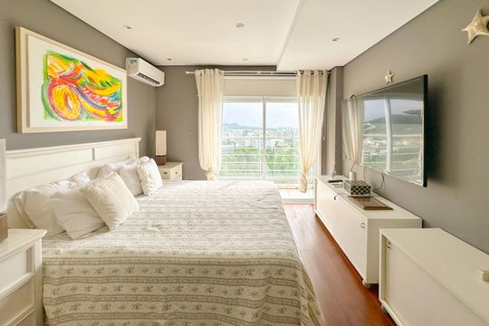 Suíte de apartamento para alugar com 4 quartos, 423m² em Canasvieiras, Florianópolis