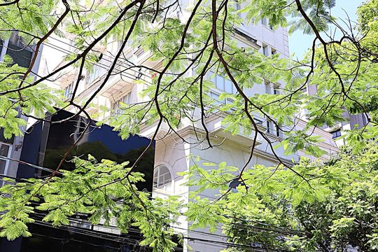 Fachada do prédio de apartamento para alugar com 1 quarto, 97m² em Moinhos de Vento, Porto Alegre