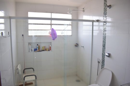 Banheiro de apartamento para alugar com 2 quartos, 76m² em Centro, Ribeirão Preto