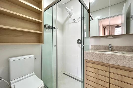 Banheiro  de apartamento para alugar com 1 quarto, 39m² em João Paulo, Florianópolis