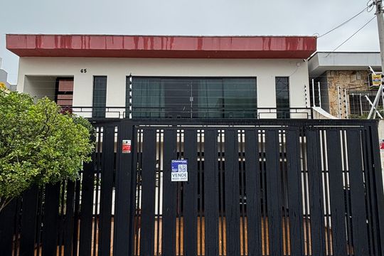 Fachada de casa à venda com 3 quartos, 350m² em Parque das Nações, Santo André