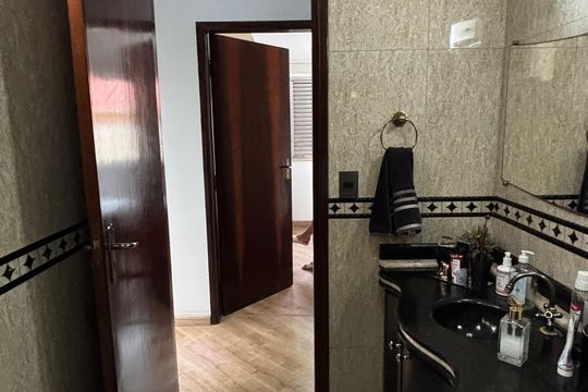 Banheiro de casa à venda com 3 quartos, 350m² em Parque das Nações, Santo André