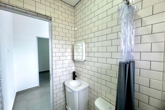 Banheiro Social de apartamento para alugar com 1 quarto, 22m² em Portal dos Gramados, Guarulhos