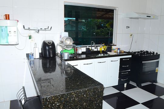 Cozinha de casa de condomínio para alugar com 2 quartos, 110m² em São Gabriel, Belo Horizonte