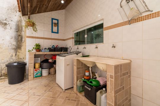 Área de Serviço de casa à venda com 4 quartos, 136m² em Jardim Sao Roberto, São Paulo