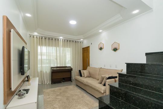 Sala de casa à venda com 4 quartos, 136m² em Jardim Sao Roberto, São Paulo