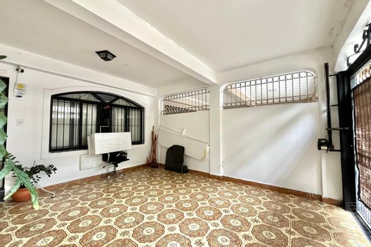 Garagem de casa à venda com 4 quartos, 206m² em Parque Jabaquara, São Paulo