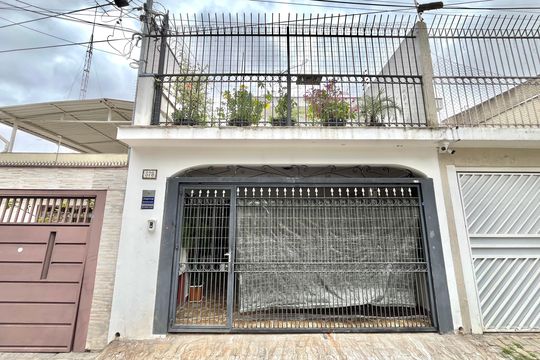 Fachada de casa à venda com 4 quartos, 206m² em Parque Jabaquara, São Paulo