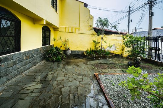 Casa à venda com 3 quartos, 220m² em Serrano, Belo Horizonte