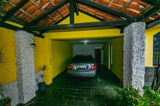 Casa à venda com 3 quartos, 220m² em Serrano, Belo Horizonte