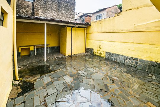 Casa à venda com 3 quartos, 220m² em Serrano, Belo Horizonte
