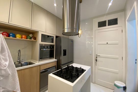Cozinha de apartamento à venda com 2 quartos, 83m² em Copacabana, Rio de Janeiro