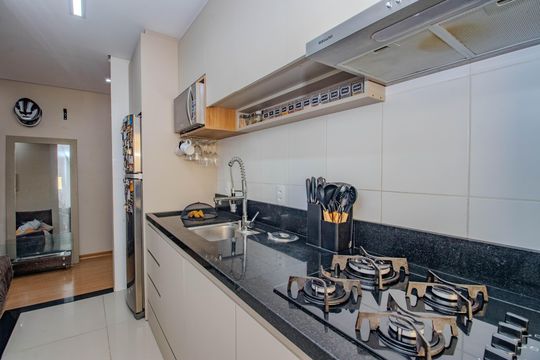 Cozinha e Área de Serviço de apartamento à venda com 2 quartos, 46m² em Rubem Berta, Porto Alegre