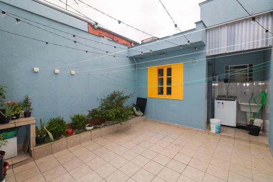 Quintal e Área de Serviço de casa à venda com 2 quartos, 120m² em Olímpico, São Caetano do Sul