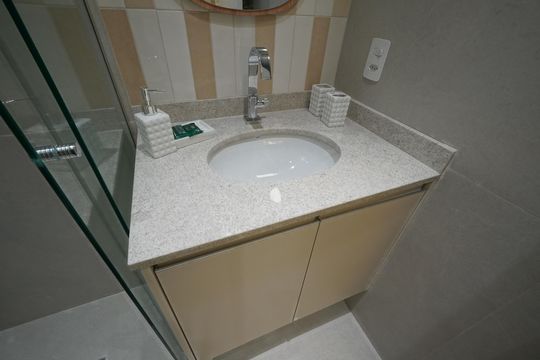 Banheiro de kitnet/studio à venda com 1 quarto, 23m² em Vila Mariana, São Paulo