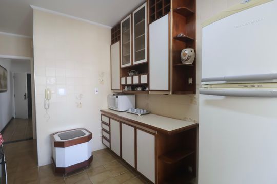 Cozinha de apartamento para alugar com 2 quartos, 80m² em Jardim Praiano, Guarujá