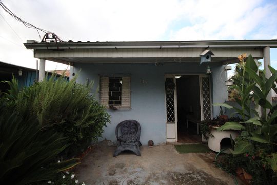 Fachada de casa à venda com 3 quartos, 120m² em Rubem Berta, Porto Alegre