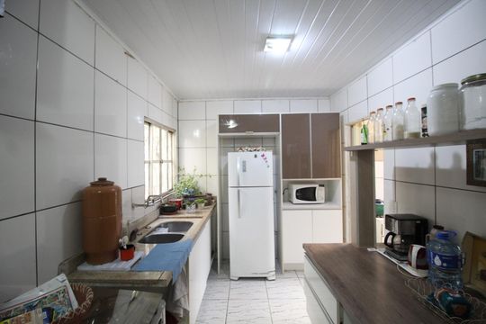 Cozinha de casa à venda com 3 quartos, 120m² em Rubem Berta, Porto Alegre