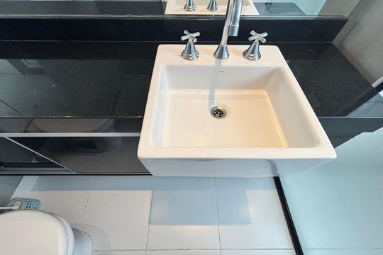 Banheiro da Suíte de apartamento para alugar com 1 quarto, 89m² em Vila Olímpia, São Paulo
